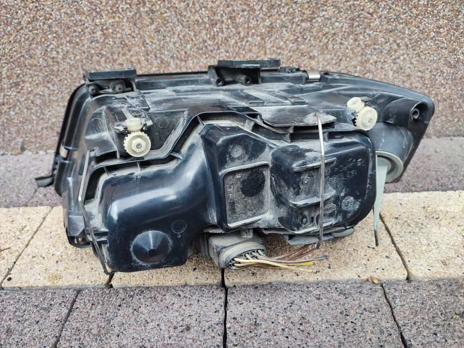 Lampa Przednia Prawa Hella Audi A6 C5 2000r