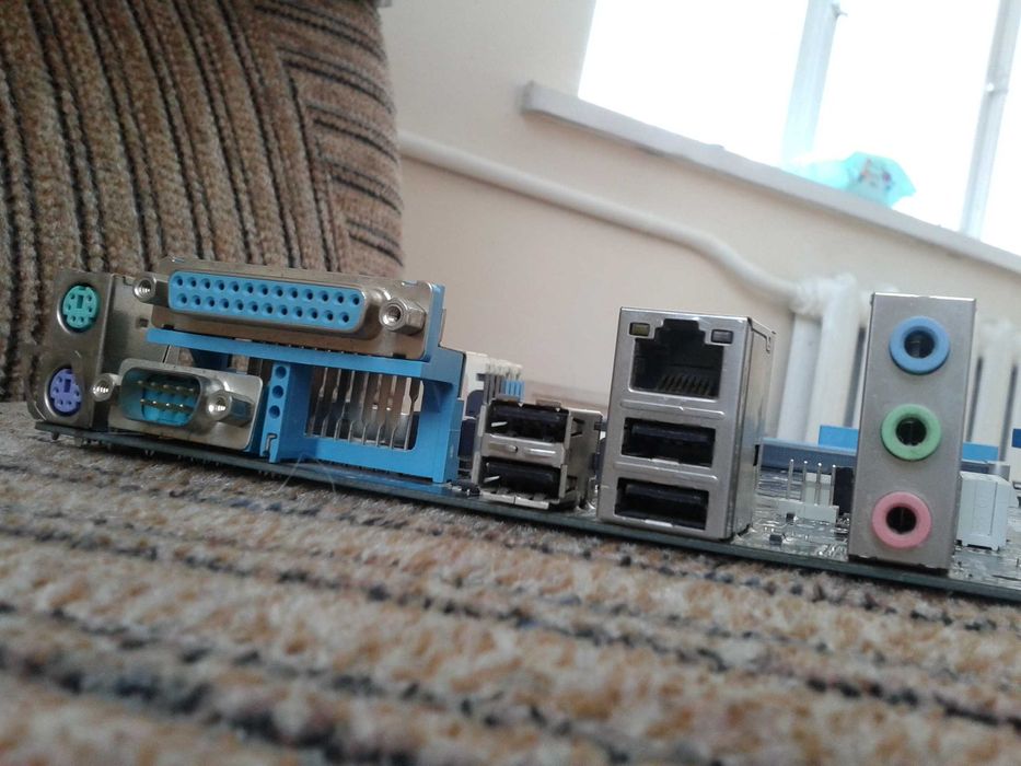 Материнська плата Asus sAM3/sAM3+