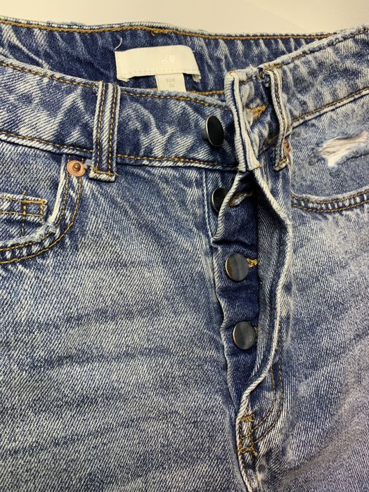 Джинсові шорти H&M жіночі, з потертостями необробленим краєм