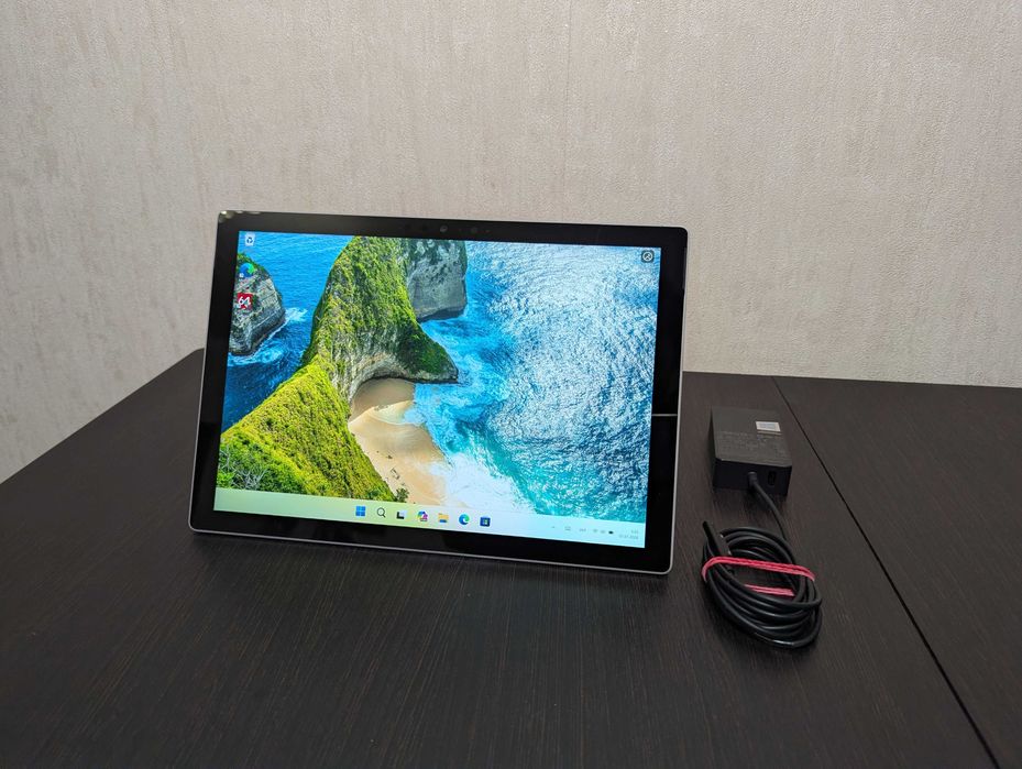Microsoft Surface Pro 7 8/256gb Intel i5-1035g4 4 цикли заряду АКБ100%