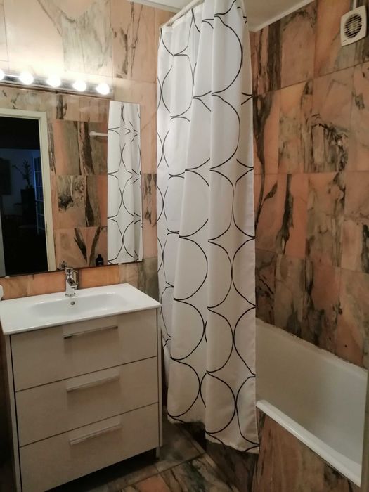 Bom quarto individual, espaçoso, luminoso em zona tranquila
