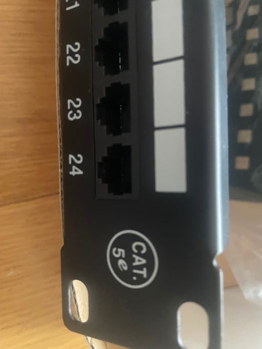 Panel 24 portu rack 19” cat. 5E UTP czarny