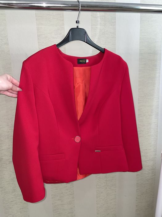 Жіночі сукні, піджаки, кофти