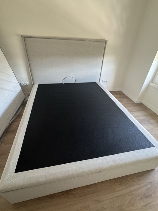 Cama de Casal com Arrumação (Canapé) e Cabeceira Estofada - 1.60x2.00m | Como Nova