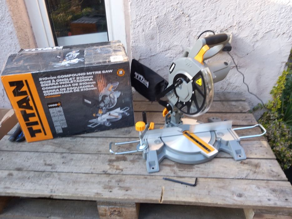 Piła ukośnica Titan  1400 W 210 mm