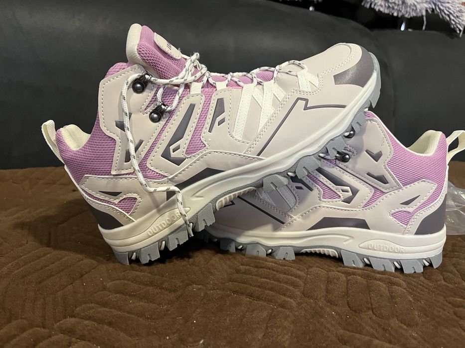 Трекінгові черевики