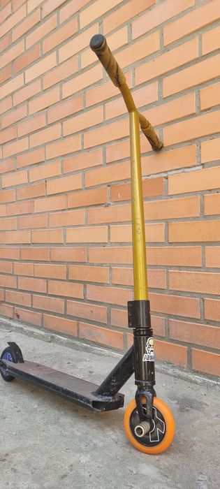 Трюковий самокат Explor. З заміненими на професійні колесами.
