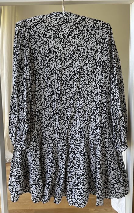 Vestido curto fluído Zara padrão branco e preto