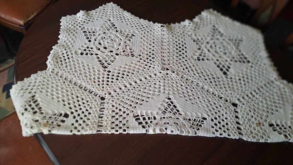 Toalha em renda grossa para mesa de camilha