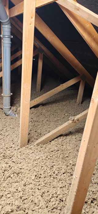 Ocieplanie wełną skalną mineralną wdmuchiwaną, izolacja poddasza, dmuchanie skalną szklaną, termoizolacja domu, naprawa ocieplenia, jak celulozą