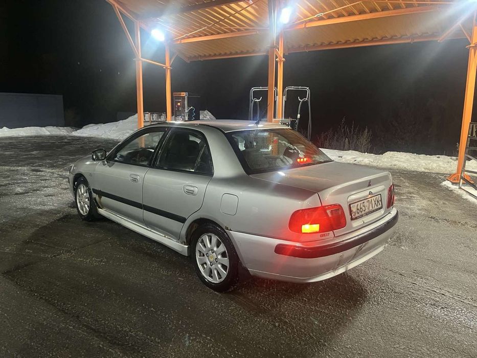 Продам обменяю Mitsubishi Carisma 1,8 gdi на ходу