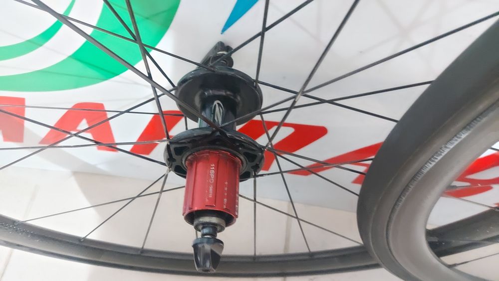 Rodas Zipp 303 e 202 carbono