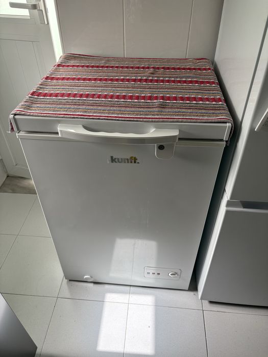 Arca congeladora Kunft – grande capacidade e a funcionar bem