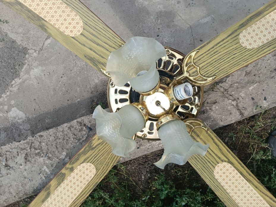 Вентилятор потолочный с люстрой