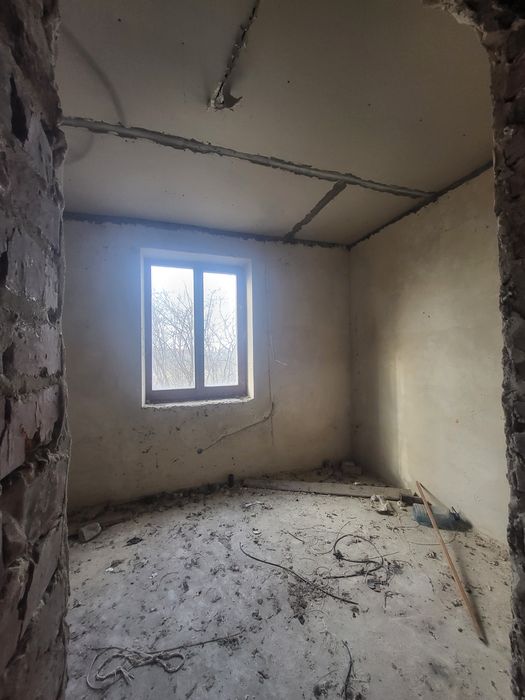 Продам будинок з великою ділянкою