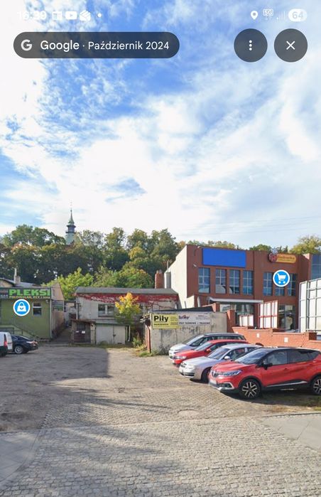 Teren, miejsce pod food truck, punkt gastronomiczny, choinki duży ruch