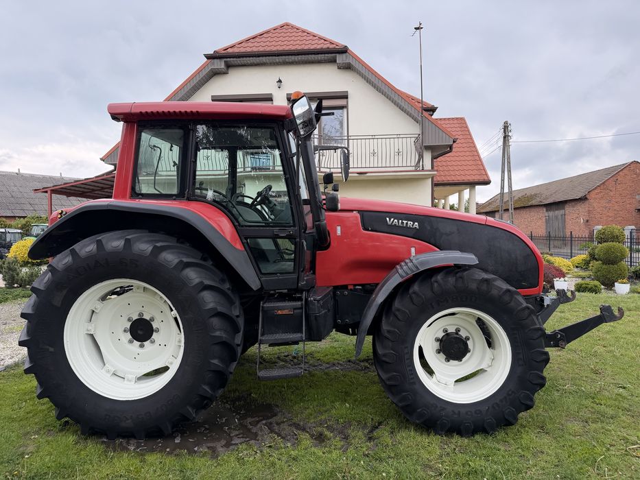 Valtra T120 przedni podnośnik