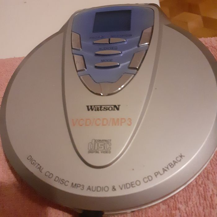 Sprzedam   Mp3  i   magnetofon  na  kasety  używane  .