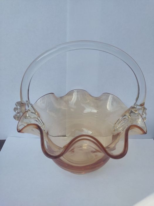 Продаю вазу конфетницу из цветного чешского стекла