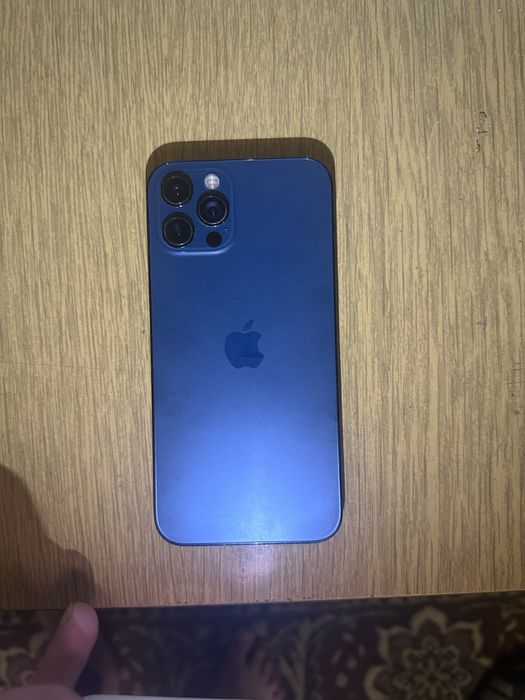 Продам айфон 12 про