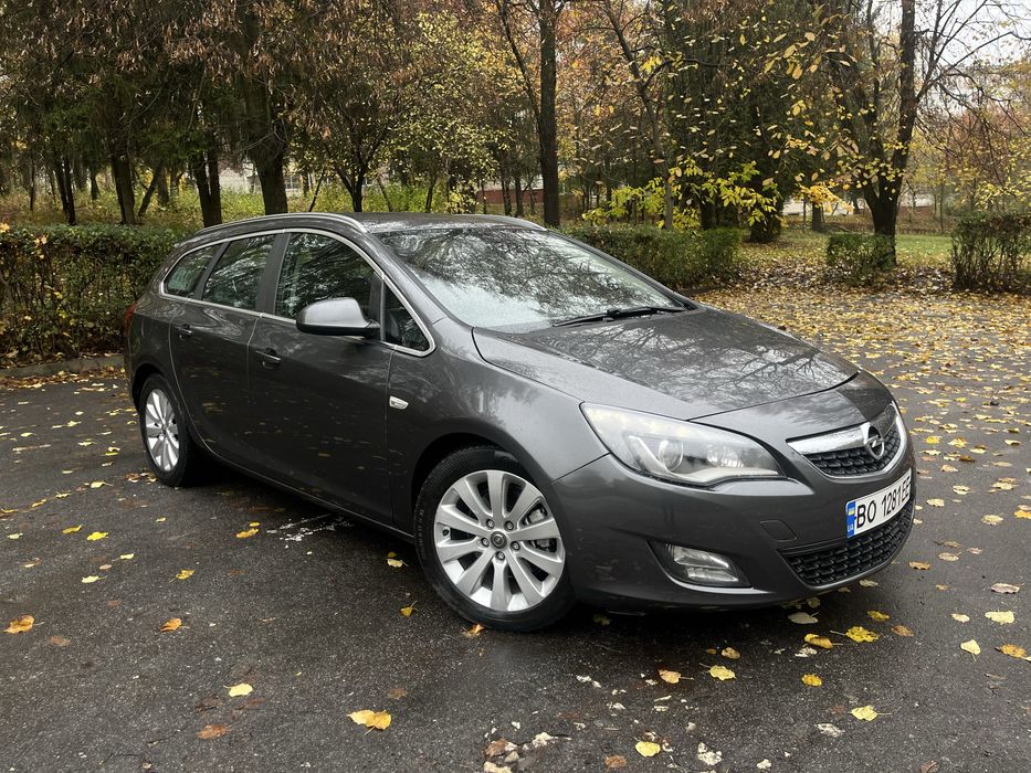 Opel Astra J 2012 рік 1.7 дизель максимальна комплектація