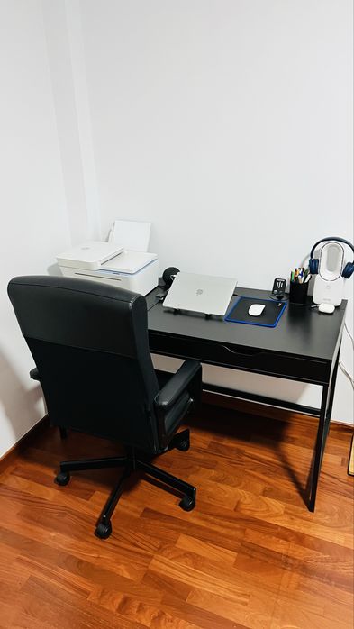 Secretaria e Cadeira