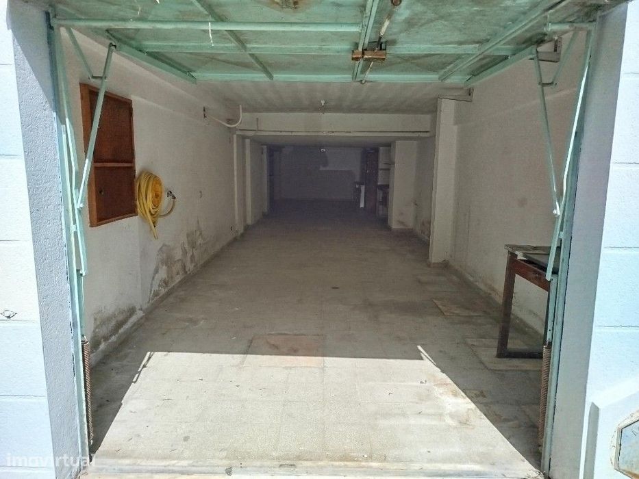 Garagem para arrendamento na Tapada das Mercês - Sintra