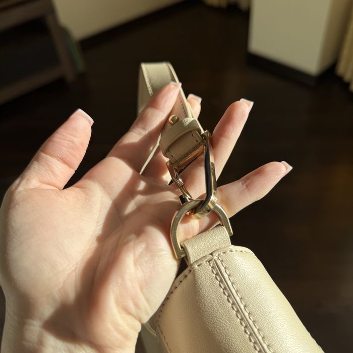 Бежева шкіряна сумка Patricia Pepe