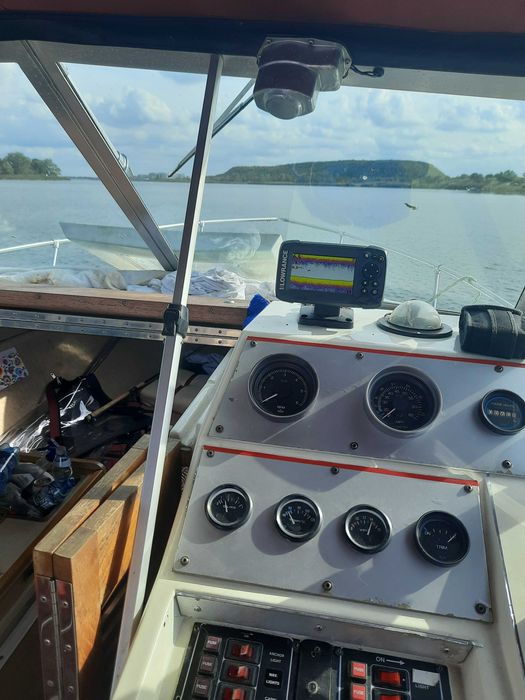 Jacht motorowy kabinowy / Houseboat / Mercedes