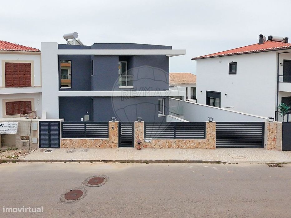T3 Detached House for Sale