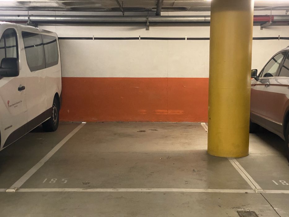 Arrendamento de lugar de garagem no condomínio Green Park