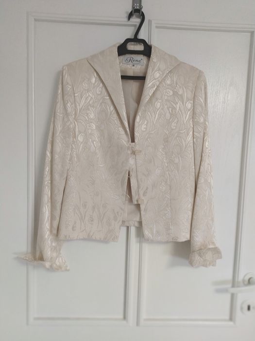 Garsonka ecru ze wzorem