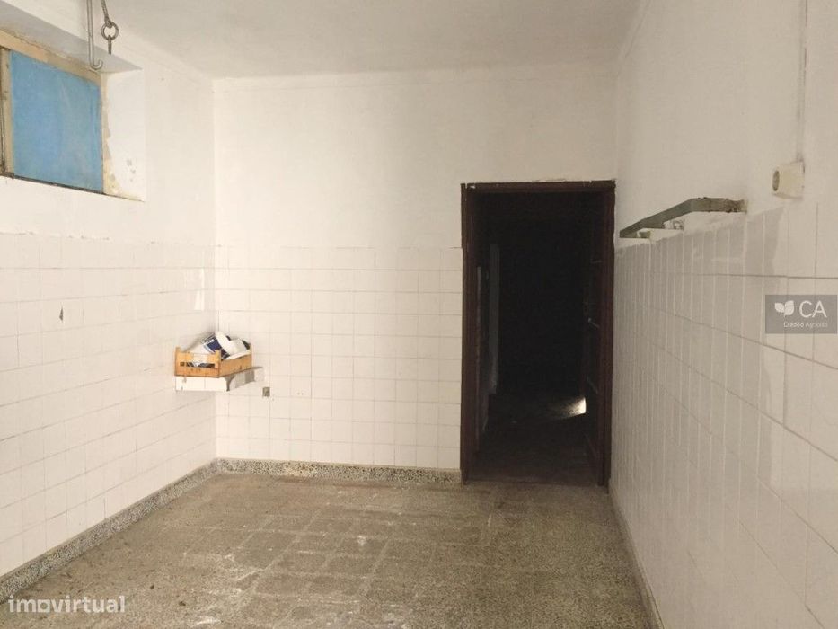Loja para venda com 330m², situada em Cunheira, concelho de Alter d...