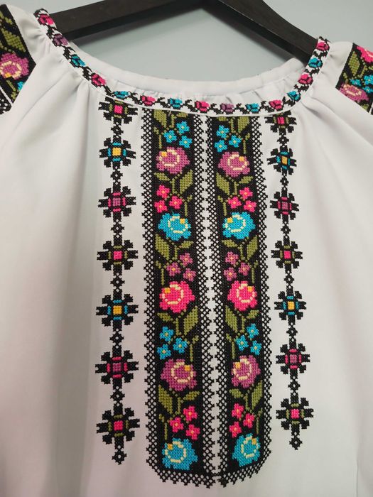 Продається вишита сукня