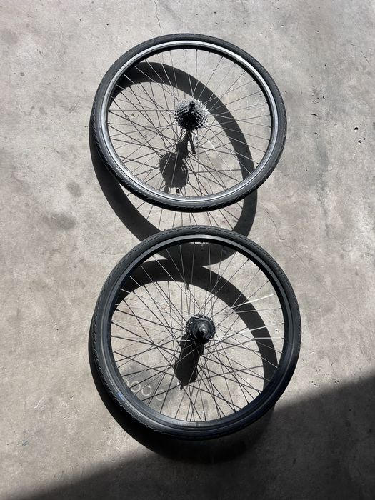 Koła rowerowe shimano z oponami 28 cali