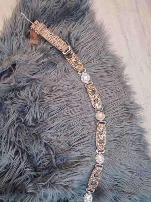 Подарунок жіночий для дівчини шкіра каміння