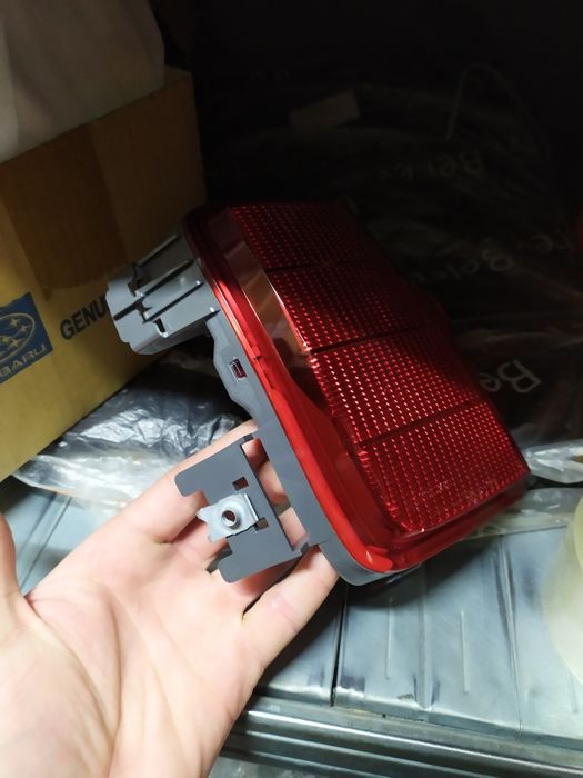 Світловідбивач бампера  ( катафот ) задній лівий Subaru outback b14