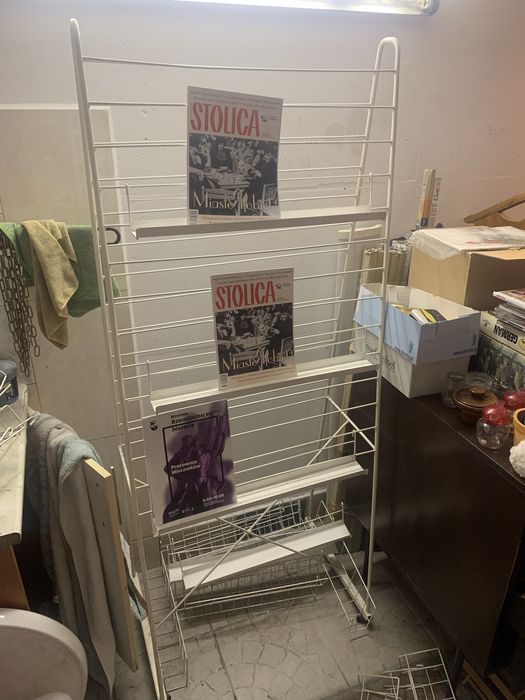 Stojaki metalowe na książki,gazety itp.
