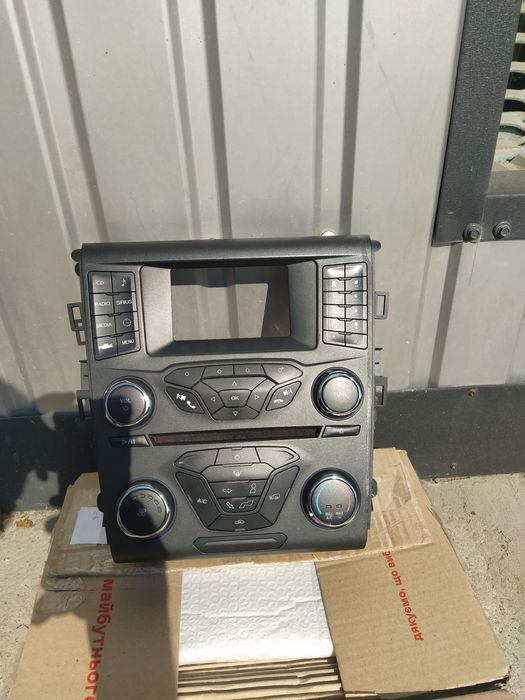 Рамка Sync Ford Fusion / панель управління / магнітола / мултимедіа