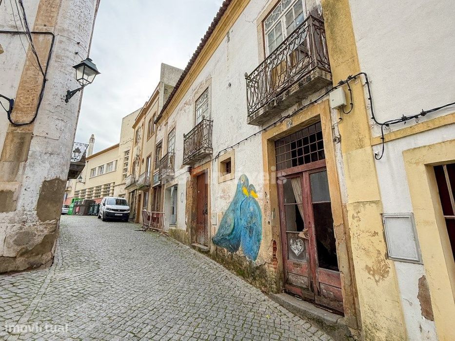 Prédio p/ Recuperar - Centro Histórico de Abrantes