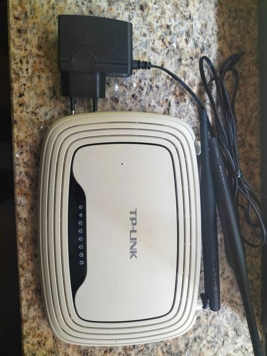 TP-Link Router - Good Condition426382744859463681