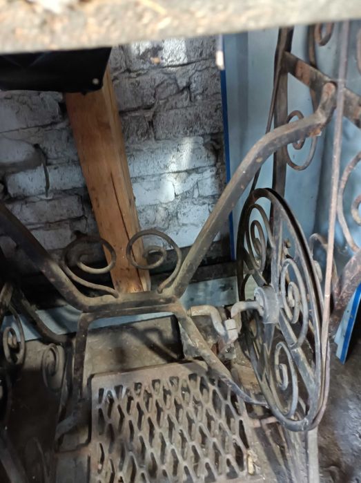 Продам оверлок, трехниточний