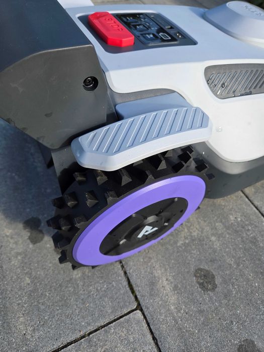 ANTHBOT N8 RTK robot koszący 4w1 + kosz 23L – tylko 5 koszeń!