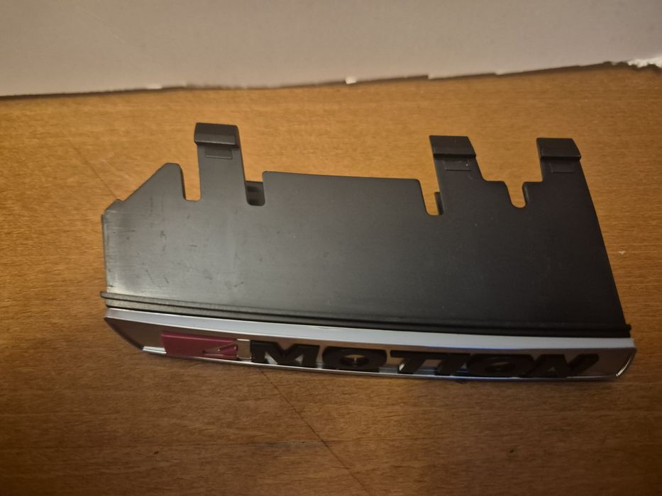 Oryginalny napis  4Motion VW Passat T5 / T5.1 – atrapa grill OEM