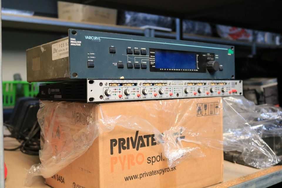 Crossover klark teknik DN800 + 1 EQUALIZADOR BSS FCS -926