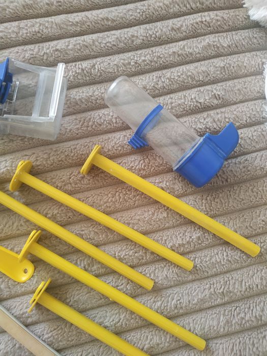 Аксесуари до клітки птахів і гребінець для котів