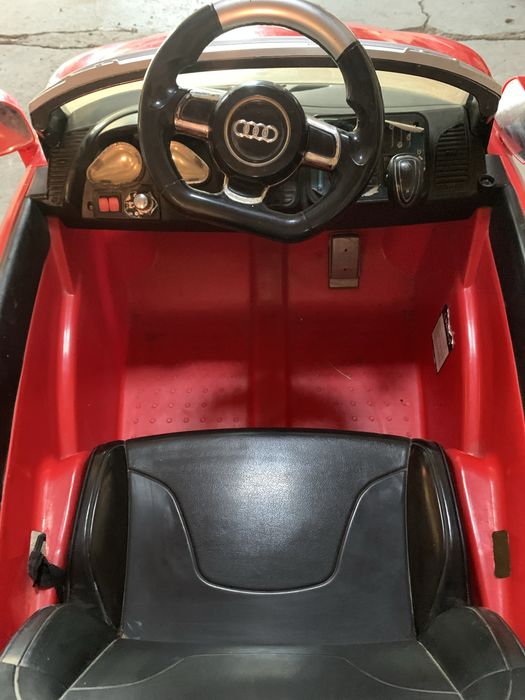 Elektryczny samochodzik dziecięcy audi