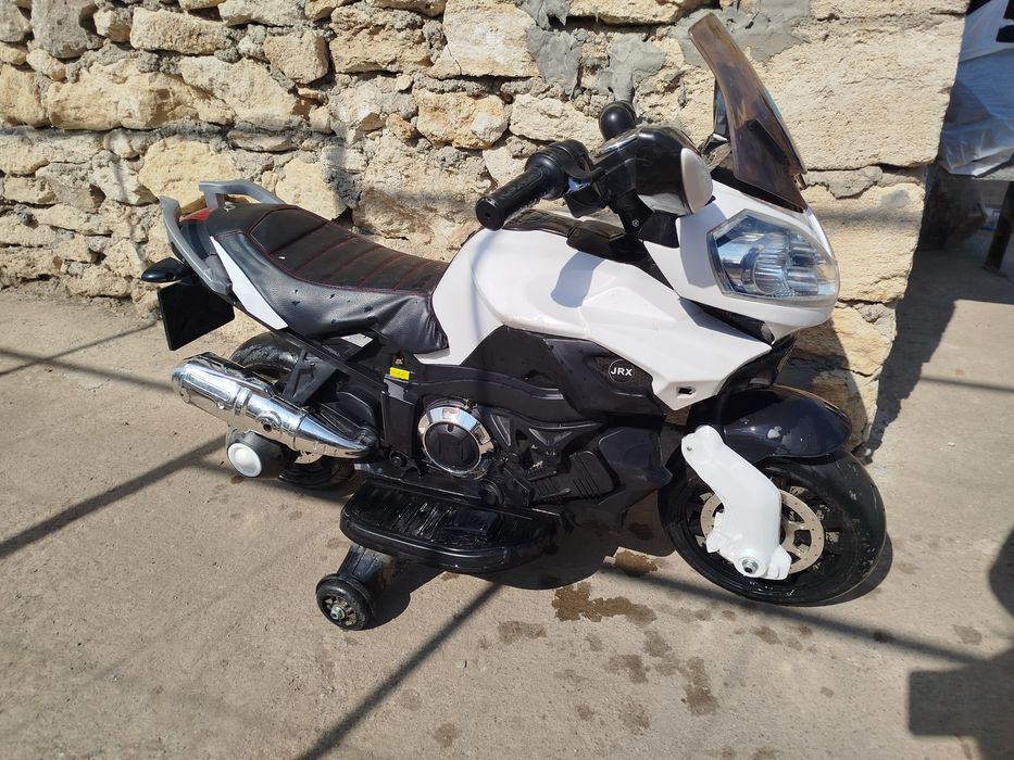 Дитячий електроскутер