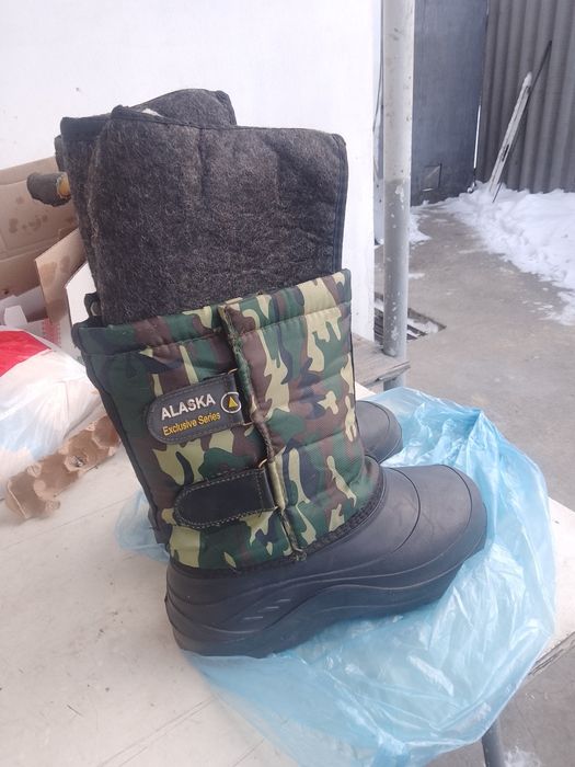 Продам сапоги 46 розмір та туфлі 46  розмір, білі.