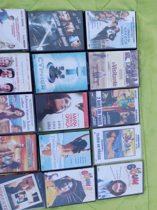 30 DVDs incluindo seis dias
